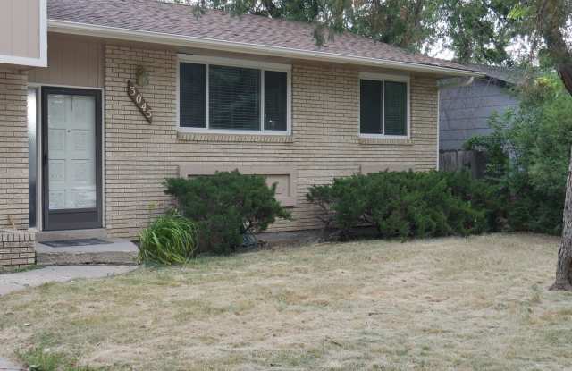 Single Family 3 Bed, 2 Bath w/ Big Backyard and Sunroom! Available Now! - MileStone RES photos photos