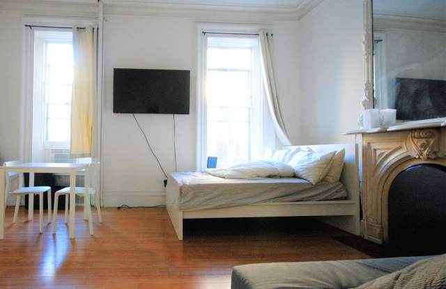 81 Charles St Gallery 3