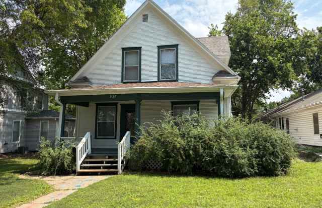 Charming 3-Bed Home with Spacious Layout  Large Backyard photos photos