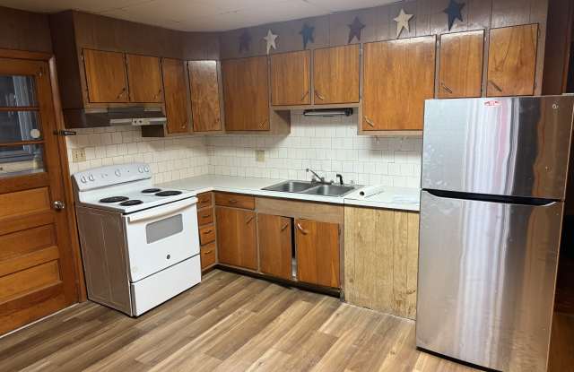 319 E Dewart St photos photos