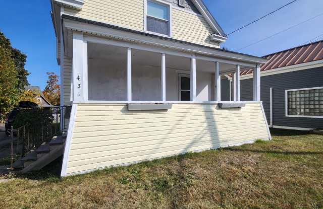 431 Boyne Ave - 431 Boyne Avenue, Boyne City, MI 49712