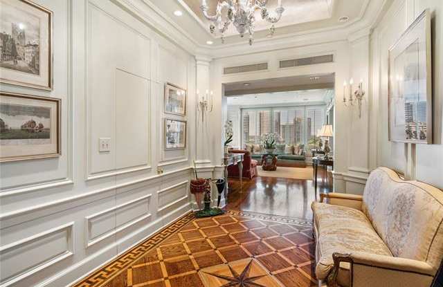3510 Turtle Creek Boulevard Gallery 3