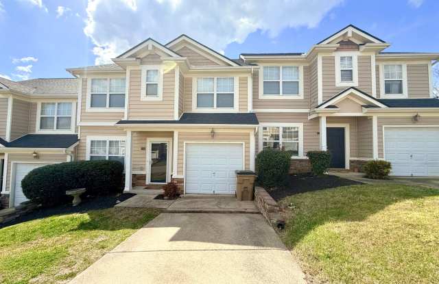 Beautifully Renovated 3 Bedroom 2.5 Bath Townhome with Garage! Pet Friendly! Gallery 3