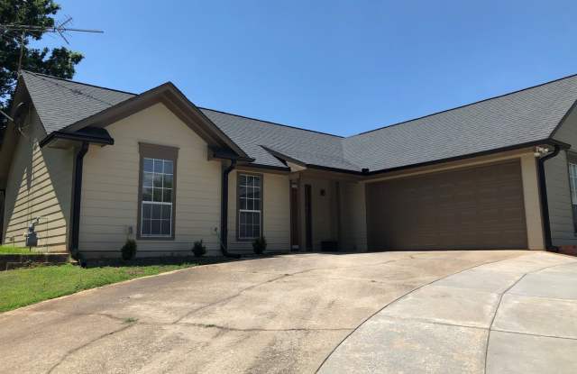 290 Monmouth Dr: 3BD, 2BA ranch-style home located just off Hwy 54 in Fayetteville. Beautiful, tiled, separate shower and garden tub in primary bathroom. Breakfast bar and 2 car garage. Fayette county schools. - 290 Monmouth Drive, Fayetteville, GA 30214