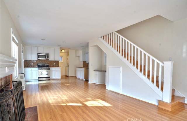 1105 N Beverly Glen photos photos