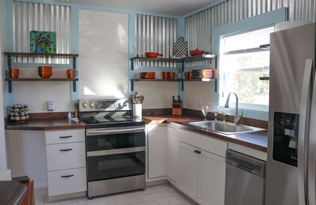 1000 West Howry Avenue - 1000 West Howry Avenue, West DeLand, FL 32720