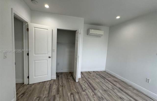 1248 Marseille Dr photos photos