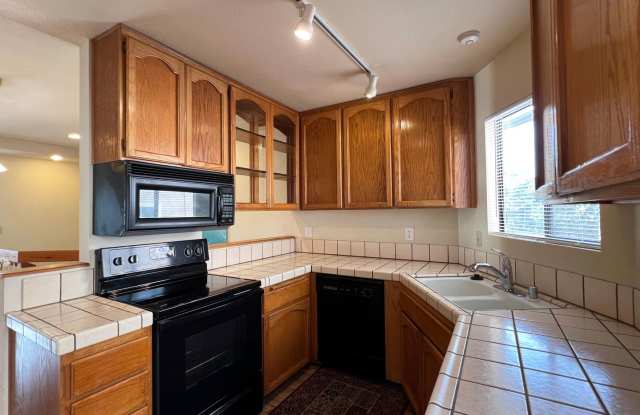 Spacious  Unique Townhouse! Walking Distance to USD! ATTACHED GARAGE! Washer  Dryer! AIR CONDITIONING! photos photos