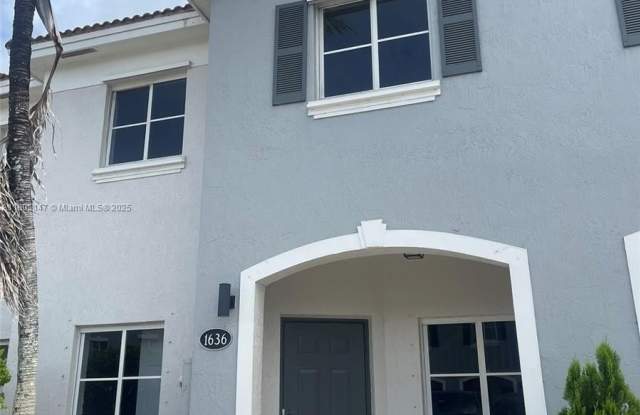 1636 SE 30th St photos photos