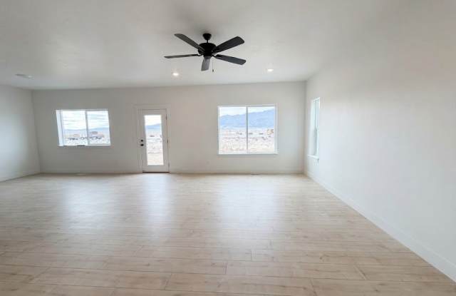 3945 North Christopher Street#116 Gallery 4