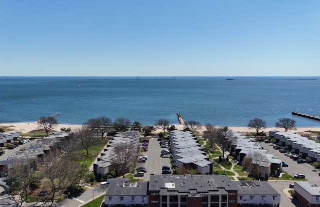 35 West Walk - 35 West Walk, West Haven, CT 06516 35 West Walk - 35 West Walk, West Haven, CT 06516