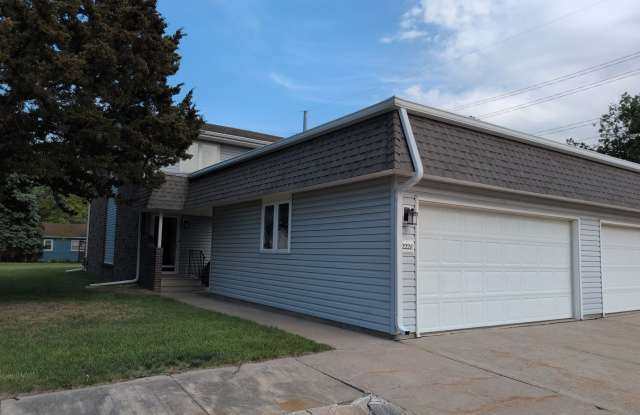 Fully Updated 3 Bedroom 3 Bath Townhouse with 2 Stall Attatched Garage photos photos