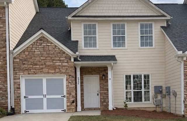 4906 Robinson Square Drive NW Gallery 1
