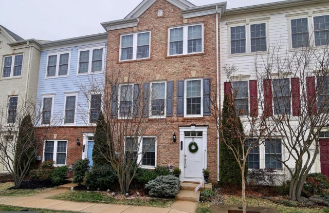 165 GREAT LAUREL SQUARE SE - 165 Great Laurel Square Southeast, Leesburg, VA 20175