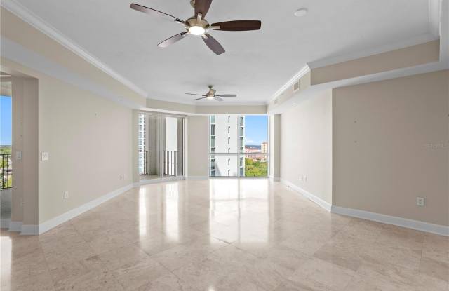 300 BEACH Drive NE Gallery 4