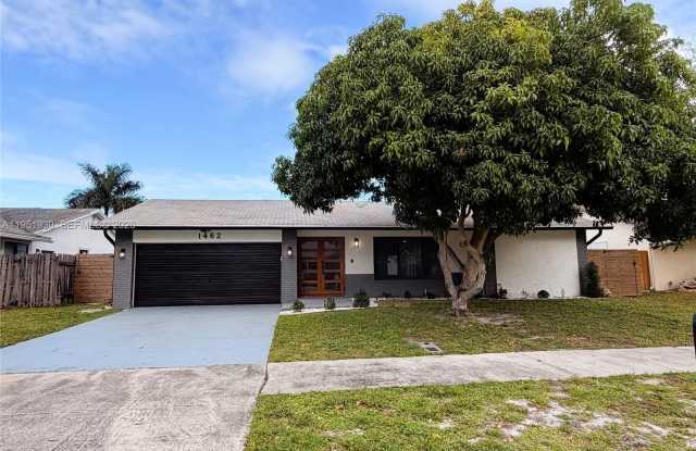 1462 SW 25th Ave photos photos