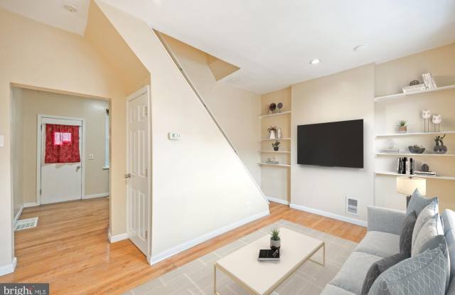 2500 E OAKDALE Street photos photos