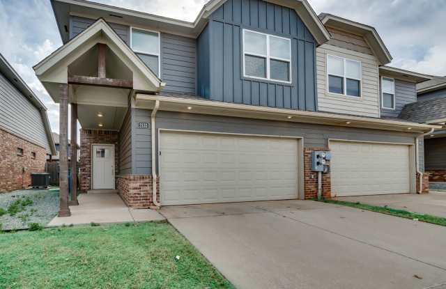 3 Bedroom 2 Bath 2 Car Garage Duplex ***Edmond photos photos