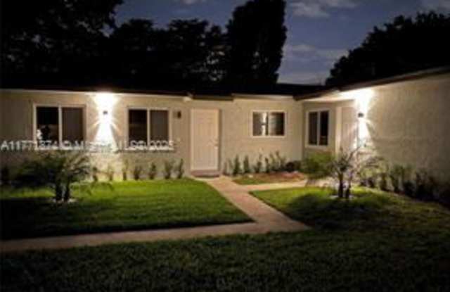 6117 Southwest 48th Court - 6117 Southwest 48th Court, Davie, FL 33314