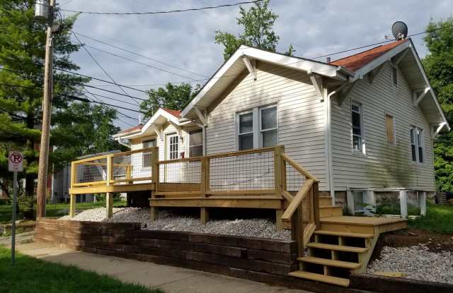***AVAILABLE AUGUST 2027*** 5 Bed 2 Bath house. Close to business school. Excellent Location! Gallery 3