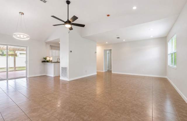 Beautifully Renovated 3 Bedroom • 2 Bathroom Home in Largo, Florida Gallery 3