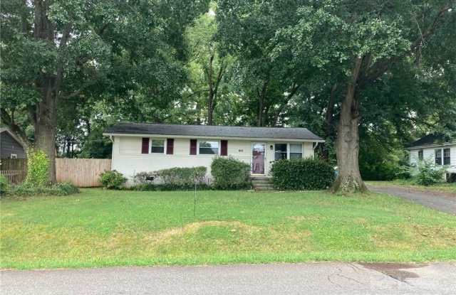 910 Edgemont Avenue - 910 Edgemont Avenue, Belmont, NC 28012