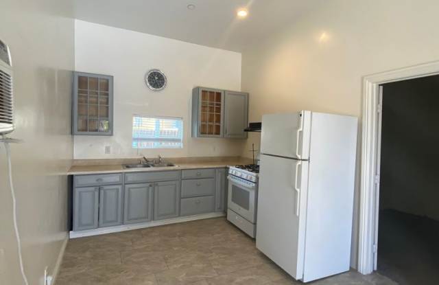 Peach Ave. photos photos
