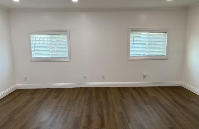 7217 Eckstrom Gallery 4