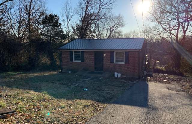 Cozy 2 bedroom, 1 bath with large yard - 2316 Ilolo Street, Nashville, TN 37207 Cozy 2 bedroom, 1 bath with large yard - 2316 Ilolo Street, Nashville, TN 37207
