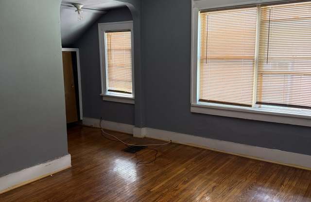 218 Michigan Street - Up Gallery 3