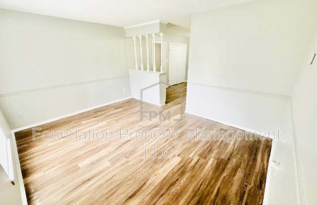 3366 Lone Rock Gallery 4