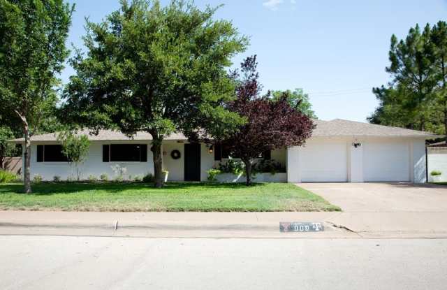 909 Douglas Ave photos photos