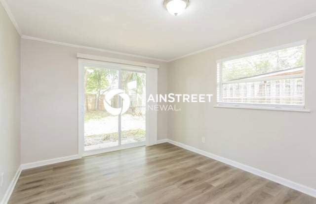 7037 Pellias Road Gallery 4