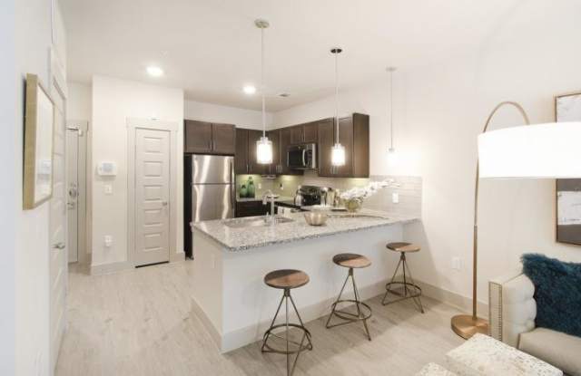 7620 Katy Fwy Gallery 4