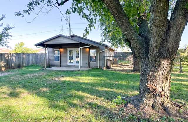 Charming 1 Bedroom, 1 Bathroom Apartment with In-Unit Washer and Dryer photos photos