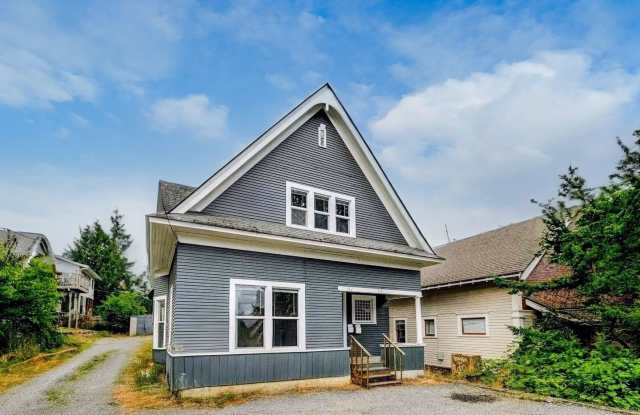 Large 6 Bedroom House Available in August!! photos photos