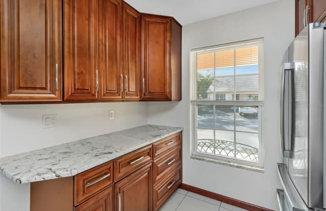 389 ESTERO COURT Gallery 3