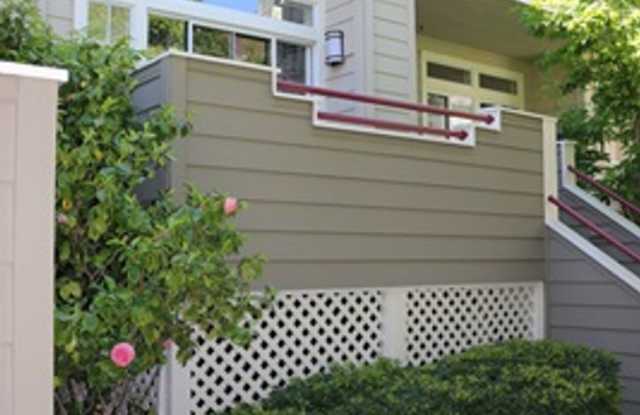 Amazing 2 bed 2.5 bath Townhome! Gallery 3