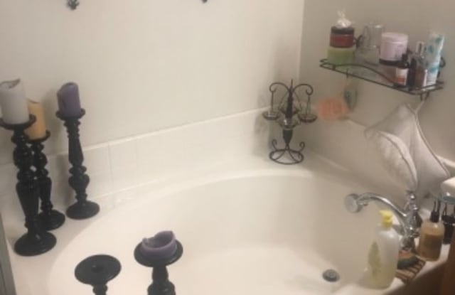 409 Avenida De La Luna - 409 Avenida De La Plaza, Vista, CA 92083