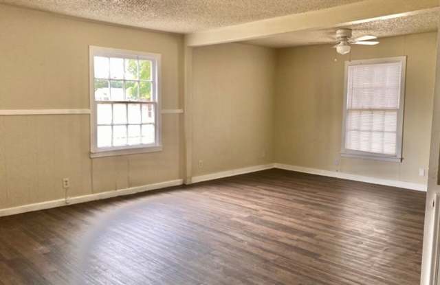 Handyman Special $0 First Month's Rent / “You fix, you SAVE BIG!!” Contact Mayshell for details: 806 704-3055 ext 2 Gallery 3