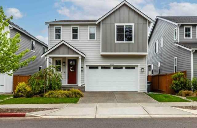 Spacious 4 Bed, 3.5 Bath Home in Silverdale with Loft & Rec Room Gallery 1