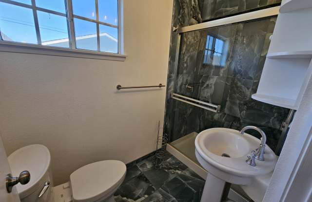 989 Brookside Avenue Gallery 2
