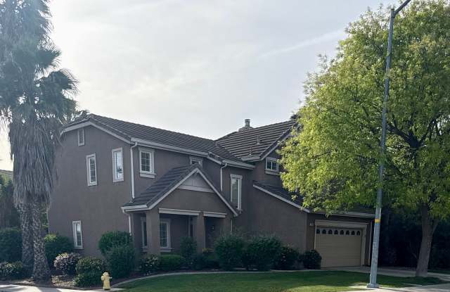 Looking for a four bedroom? photos photos