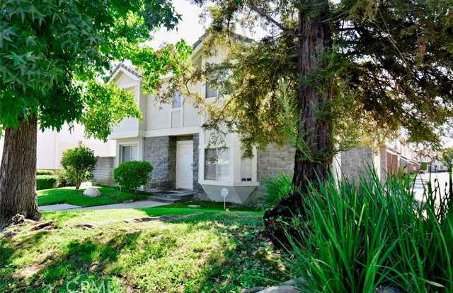 748 West Naomi Avenue Gallery 1
