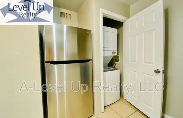 1854 North 5th Avenue - 1 Gallery 3