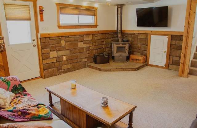Discover Your Perfect 3-Bedroom Home with a Flexible 6-Month Lease! Gallery 3
