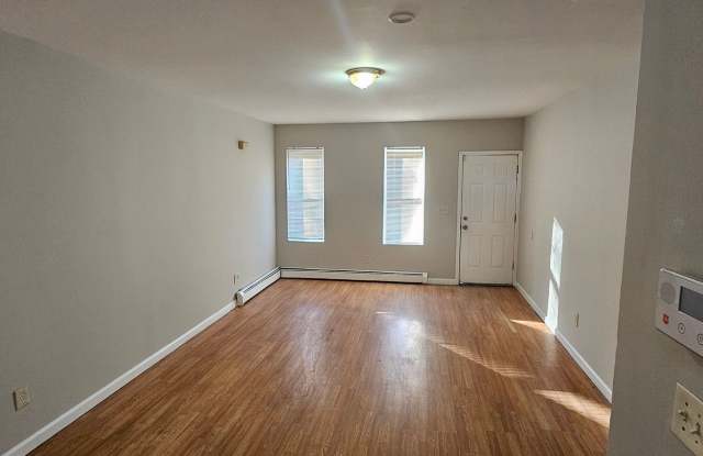 4 Bed 1.5 Bath in Trenton photos photos