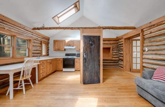 9 Jade Lane Gallery 2