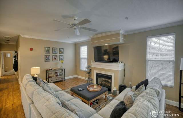 Two Bedroom with Garage near Grandview Gallery 2