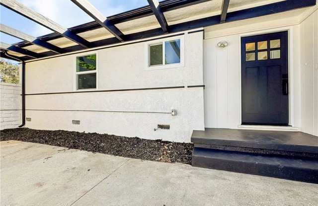 2026 Poinsettia Street North Gallery 2